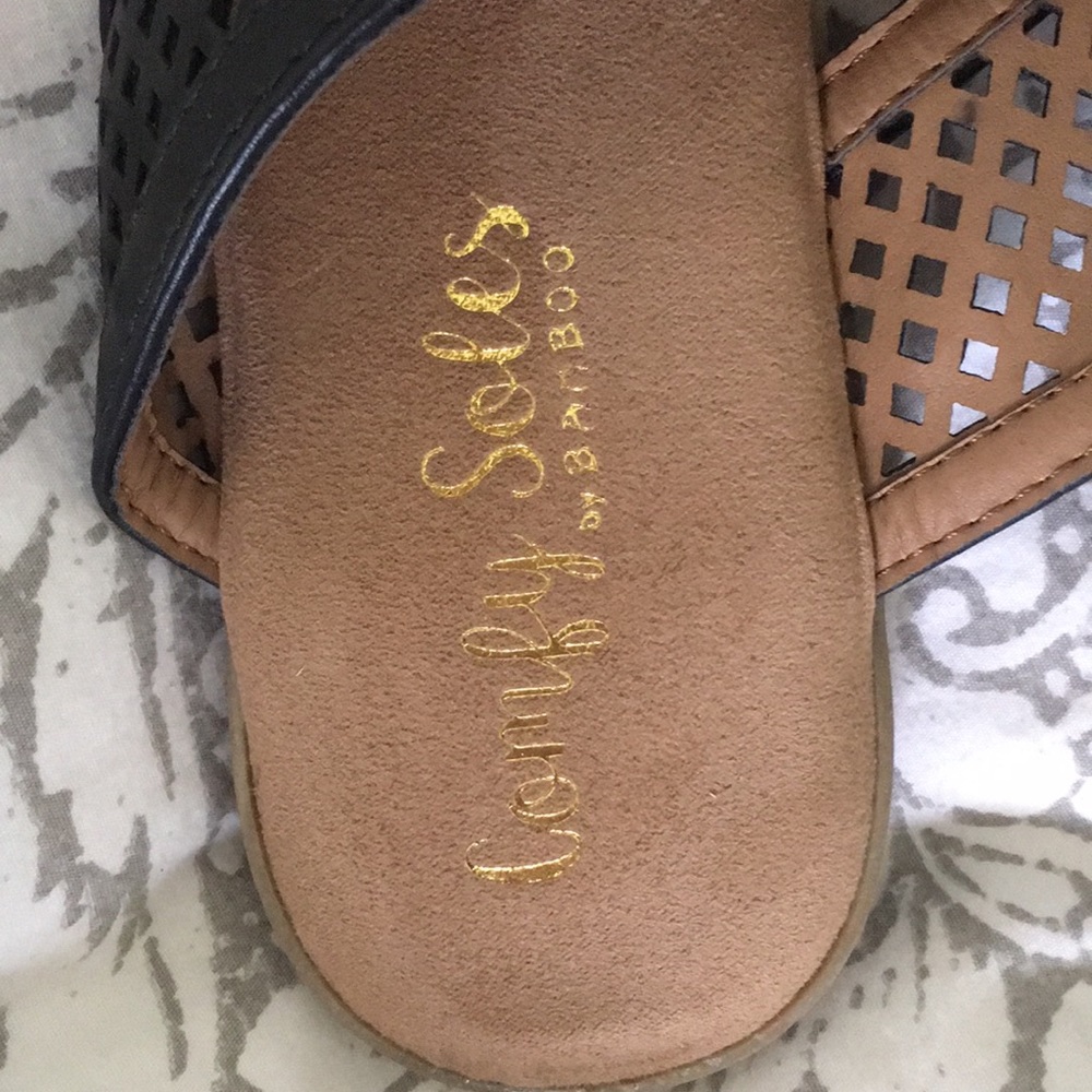 Ladies sandals. Comfy Soles by Bamboo - Picture 3 of 4